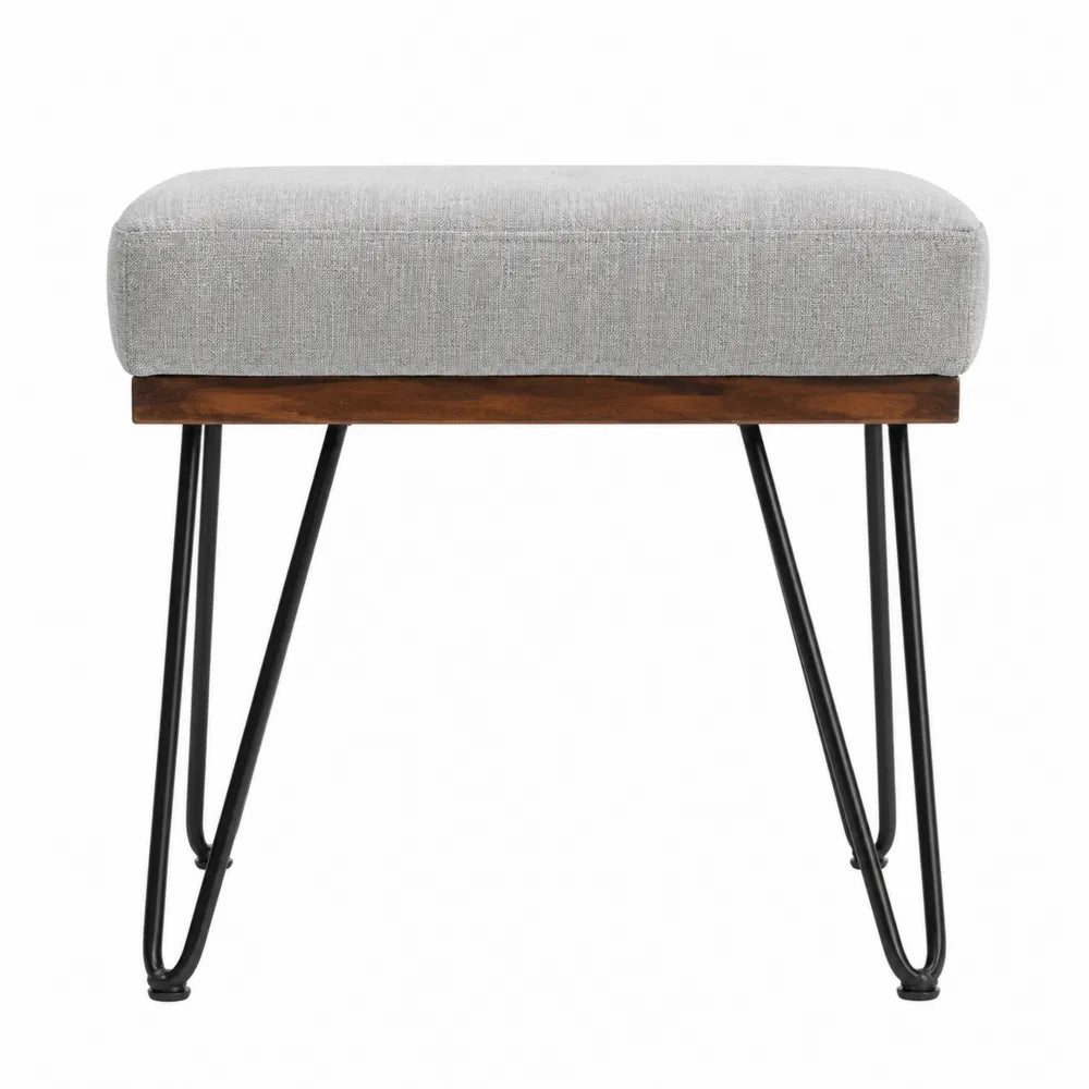 Panca in tessuto e legno con gambe in metallo nero, 80x40x45 cm